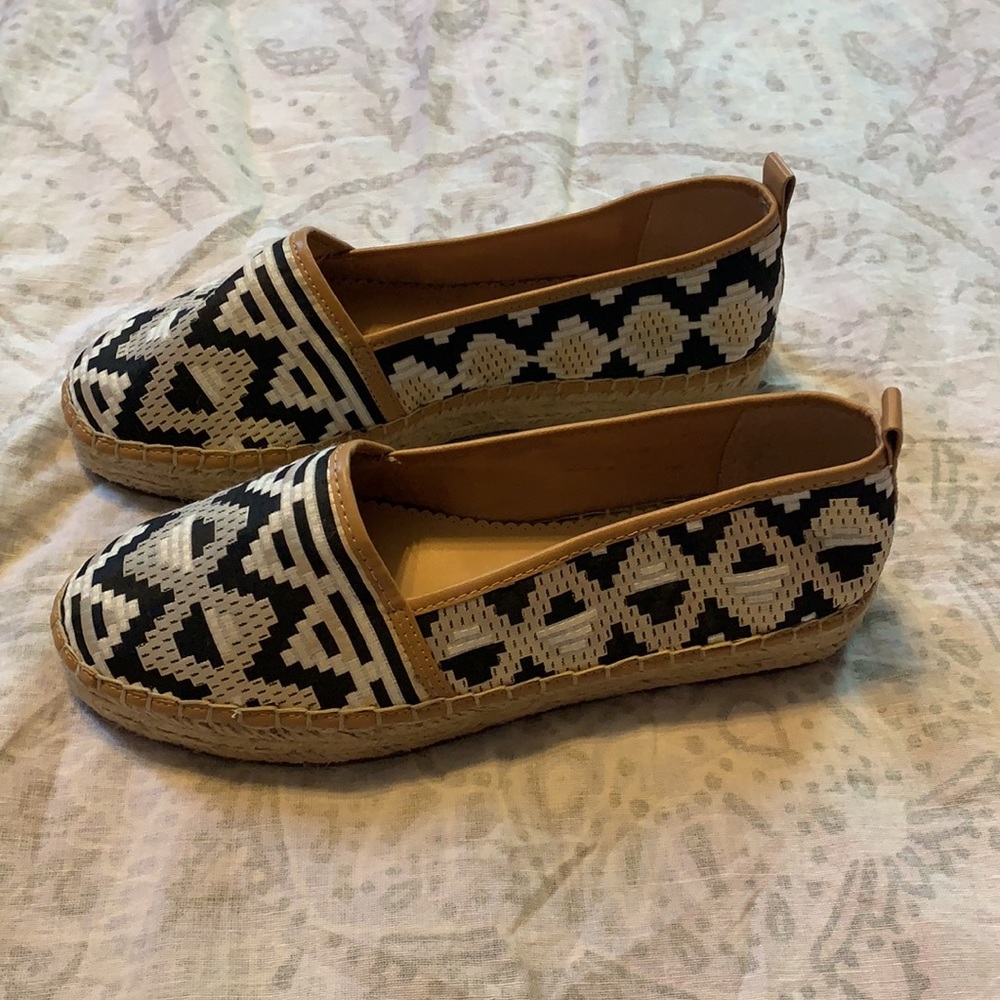 INC Caleyy 6 Black Gold Espadrilles Slip Ons 8.5 - Picture 3 of 7